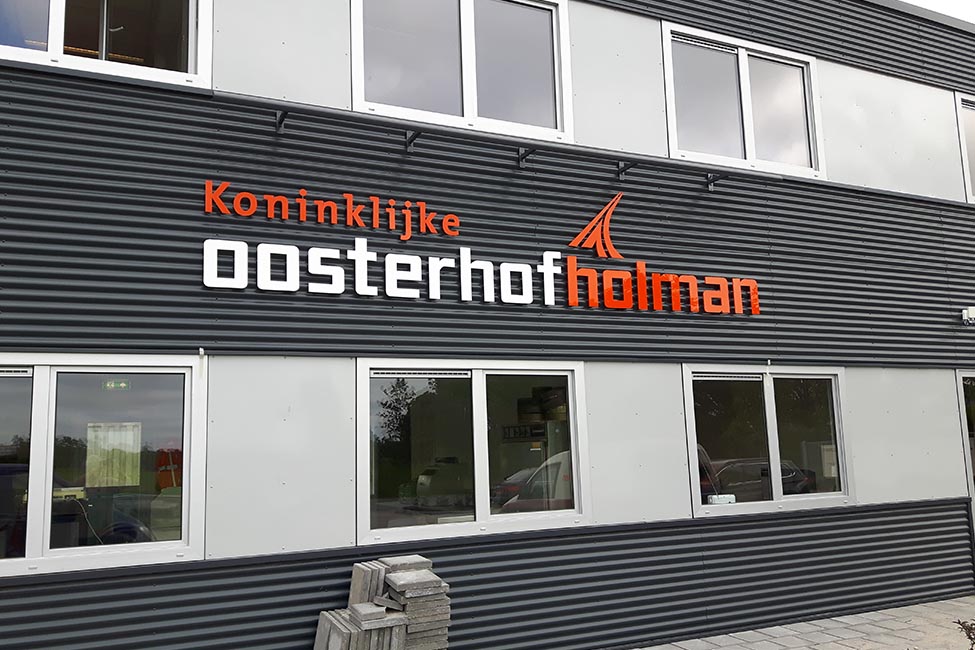 Oosterhof Holman Kootstertille - Kunststof gevelletters aangelicht door led koof
